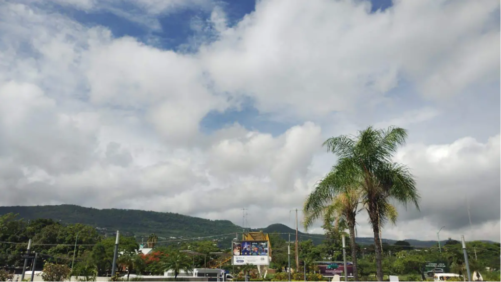Pronostican fin de semana con lluvias intensas y calor extremo en Chiapas