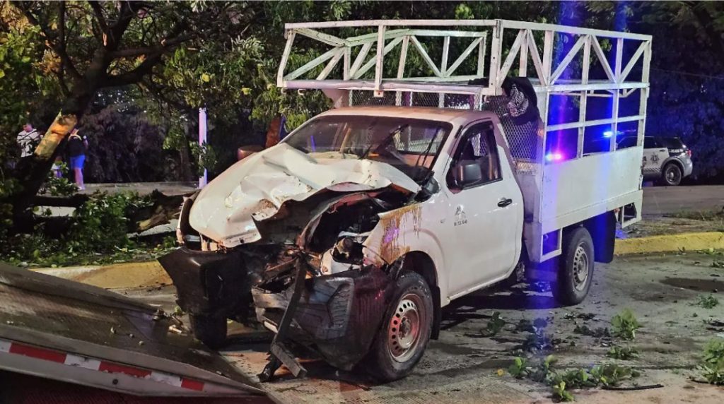 Volcadura deja un lesionado en el Libramiento Sur Oriente de Tuxtla Gutiérrez Aparatoso accidente en el Libramiento Sur Oriente deja un lesionado y una camioneta volcada en Tuxtla